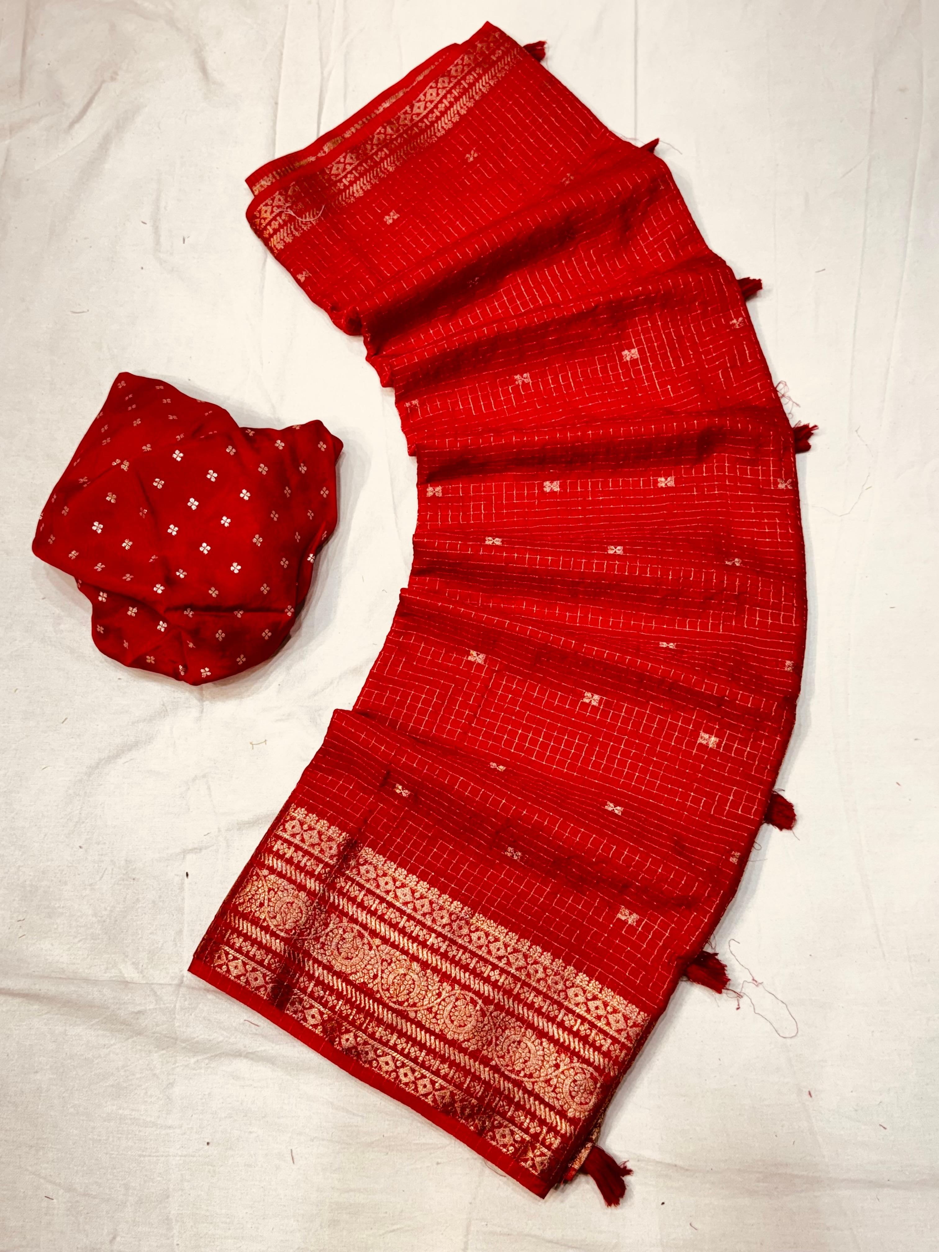 Checks saree 102