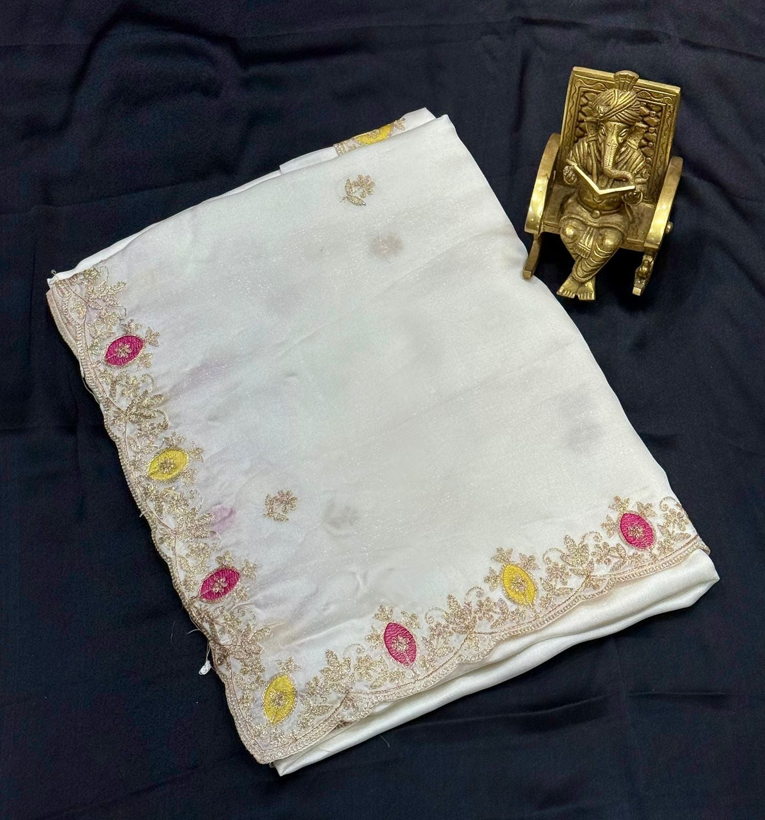 WHITE DESIGNER DR144